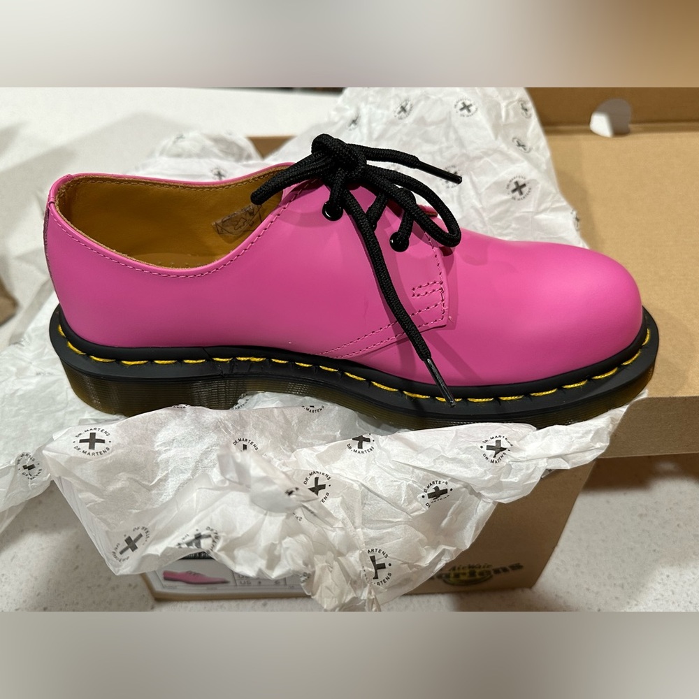 Dr.Martens 1461 Smooth Thrift Pink color